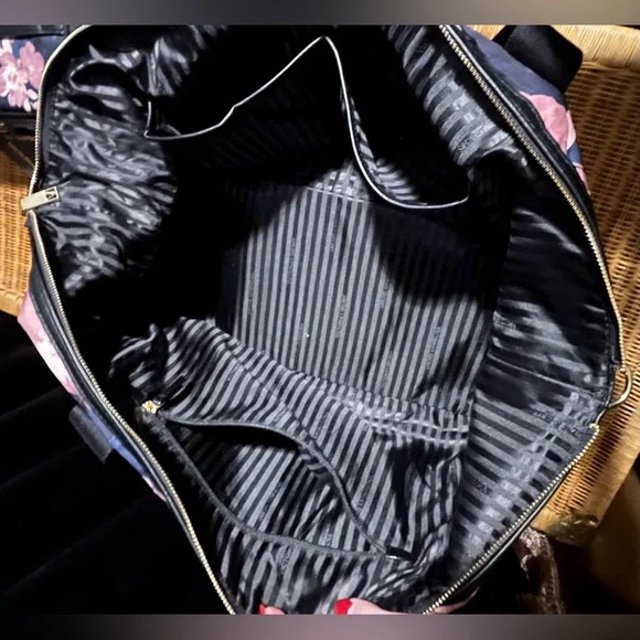 Victoria’s Secret The Getaway Weekender Overnight LIMITED EDITION Travel Bag Set - Picture 10 of 14